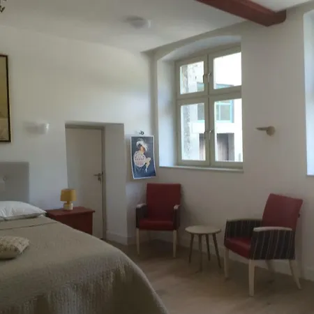 Les Roques In Historical Monastery Apartment *